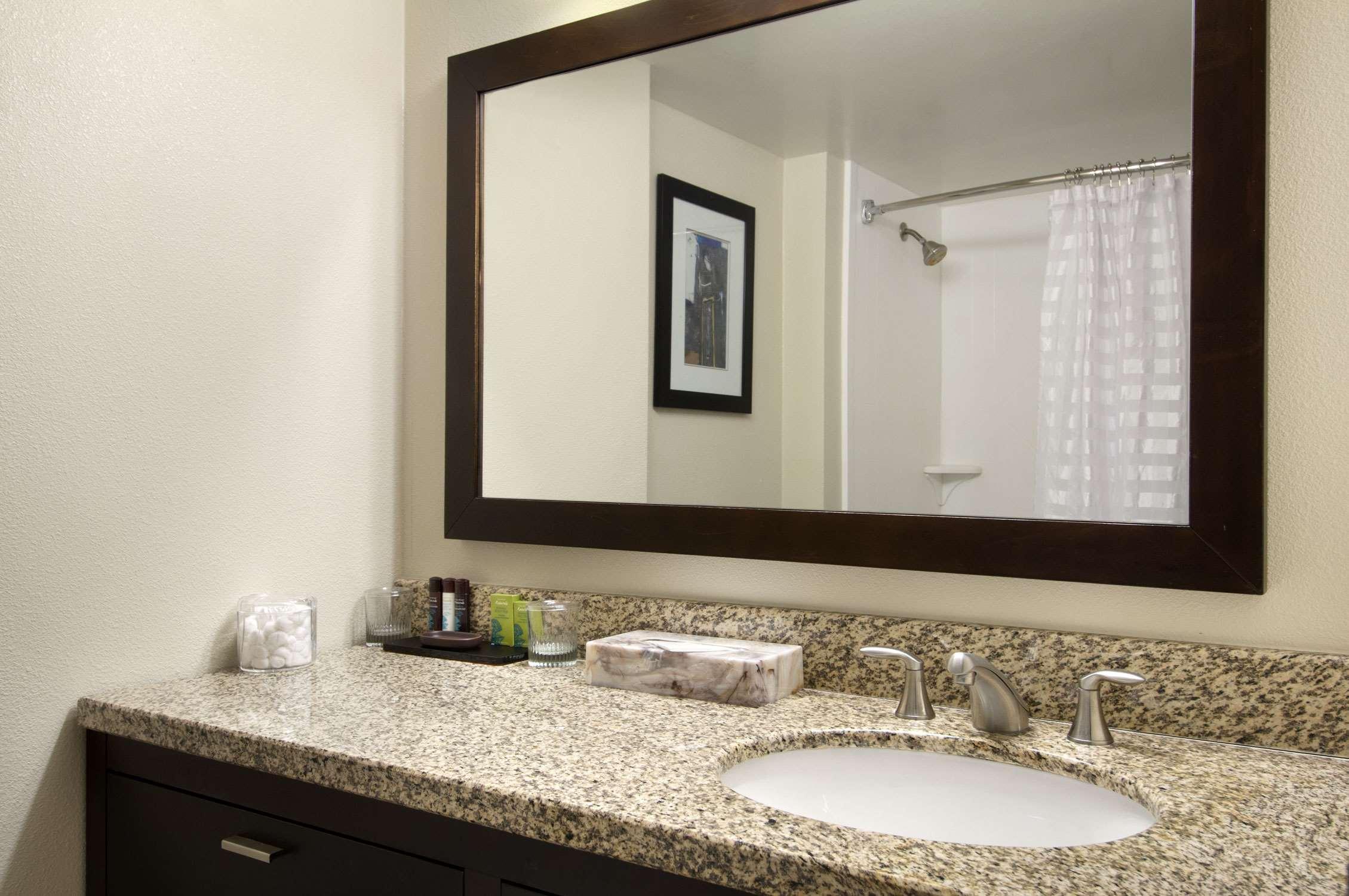 Embassy Suites By Hilton Seattle - Tacoma International Airport Таквила Номер фото