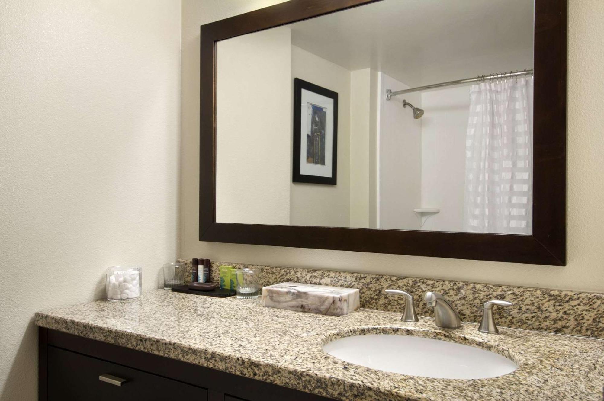 Embassy Suites By Hilton Seattle - Tacoma International Airport Таквила Экстерьер фото
